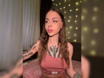 Kris- webcam bongacams model stream image