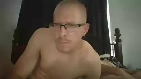 MrLeakyHelmet webcam model stream image