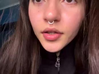 kikilove15 webcam chaturbate model stream image