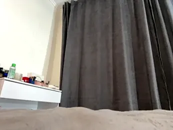 Blondeqlove webcam model stream image