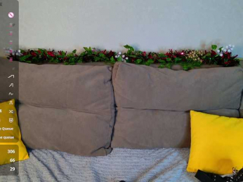 Roxy-Sunny webcam model stream image