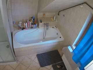 voyeurcam-julmodels-bath-2nd-1 webcam model stream image