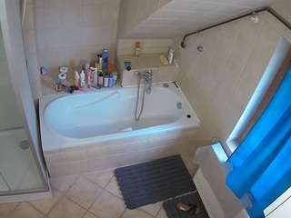 voyeurcam-julmodels-bath-2nd-1 webcam model stream image