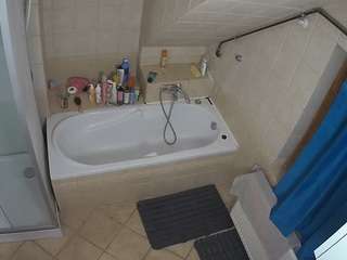 voyeurcam-julmodels-bath-2nd-1 webcam model stream image