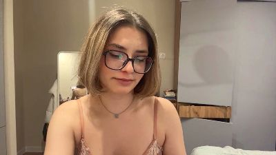LaureneCables webcam model stream image