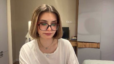 LaureneCables webcam model stream image