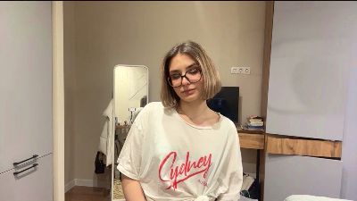 LaureneCables webcam model stream image
