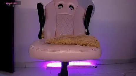 Mia_royal webcam model stream image