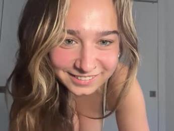 elenahere4u webcam chaturbate model stream image