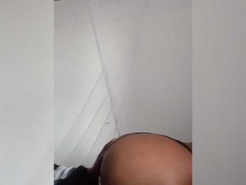 Hotpetitesa webcam model stream image