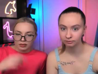 mila_glow webcam model stream image