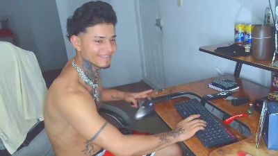 Skartoliver webcam model stream image