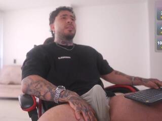 Leo Salvatore webcam model stream image