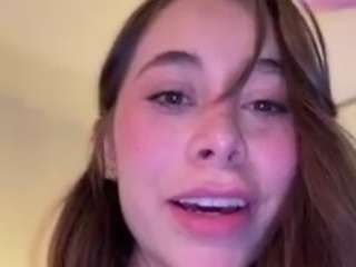 emily-mills1 webcam model stream image