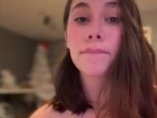 emily-mills1 webcam model stream image