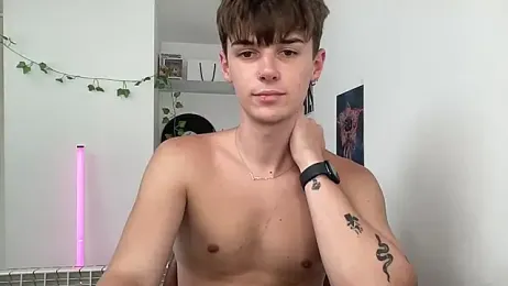 YourMilkyGuy webcam model stream image