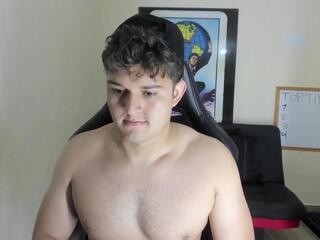 Oliver Whitee webcam model stream image