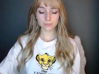 lucialittle webcam model stream image