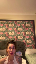 Nina_hotperform webcam model stream image