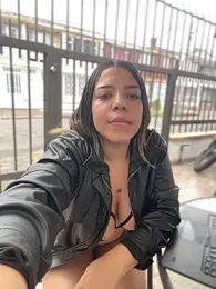 AdaPink_ webcam model stream image