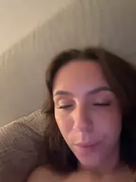 Cherry-Bean webcam stripchat model stream image