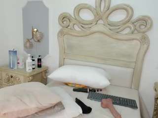 chloe-adams10 webcam model stream image