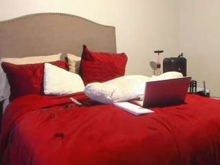 yiaunaniree webcam model stream image