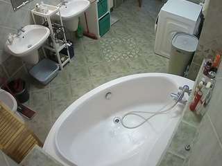 voyeurcam-julmodels-bath-1st-1 webcam model stream image