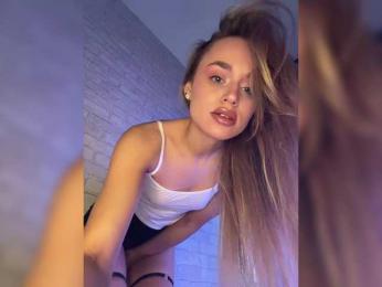 Enchantix webcam bongacams model stream image