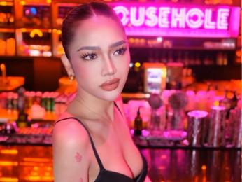 MiraMoxie webcam model stream image