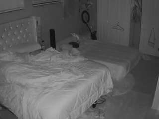 voyeurcam-house-charleys-room webcam model stream image