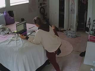 voyeurcam-house-charleys-room webcam model stream image