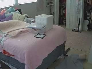 voyeurcam-house-charleys-room webcam model stream image