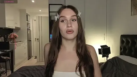 SophieTrner webcam model stream image