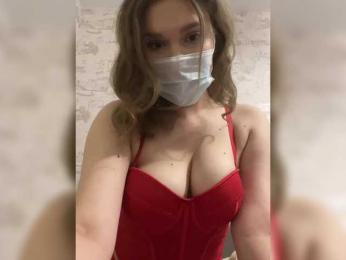 PeachyLips webcam model stream image