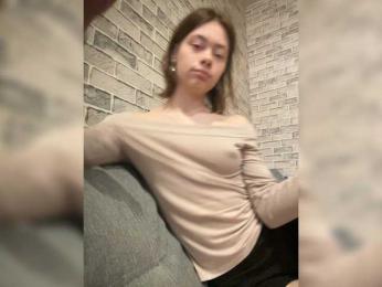 18YoungPussy18 webcam bongacams model stream image