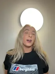 Strongqueen webcam model stream image