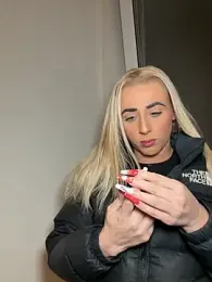 Strongqueen webcam model stream image