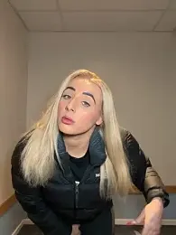 Strongqueen webcam model stream image