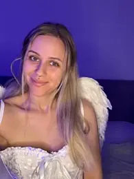 lunawolf21 webcam model stream image