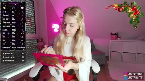 Livewithlucy webcam model stream image