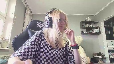TraceeLiles webcam model stream image