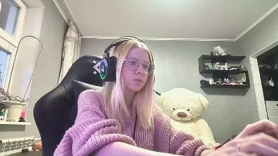TraceeLiles webcam model stream image