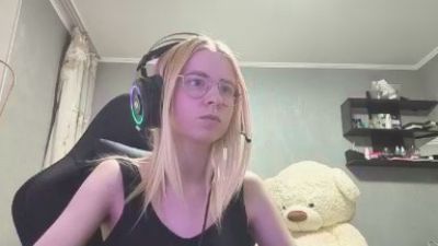 TraceeLiles webcam model stream image