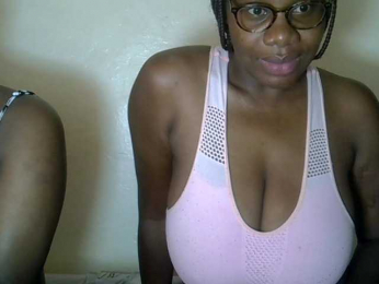 Prettyswee webcam model stream image