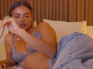 Anais A webcam model stream image