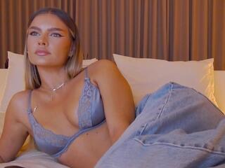 Anais A webcam model stream image