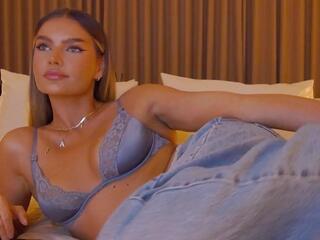 Anais A webcam model stream image