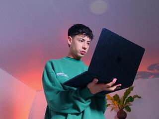 Sebastiian Reed webcam model stream image