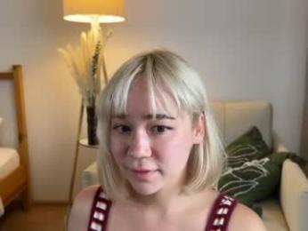 hey__lucy webcam model stream image